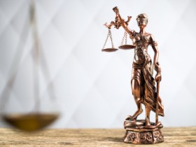 Civil Litigation Lawyer 